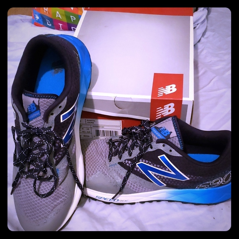 Mens running shoes